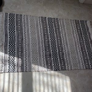 2x4 Mudroom Fringed Rug Grey and White